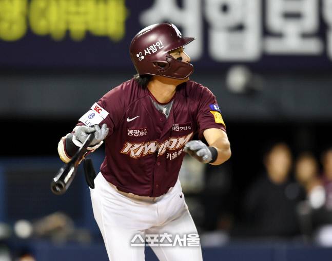 키움 이정후가 5월26일 잠실구장에서 열린 2022 KBO리그 LG전에서 7회초 2루타를 치고 있다. 잠실 | 최승섭기자 thunder@sportsseoul.com