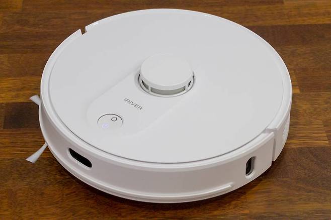 크기는 가로 세로 350mm 정도의 원형이며, 무게는 약 3.7kg이다. 출처=IT동아