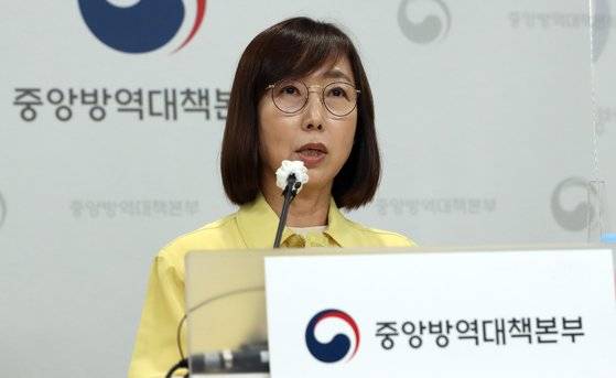 백경란 질병관리청장이 22일 오후 충북 청주시 흥덕구 오송읍 질병관리청에서 원숭이두창 의심 환자 발생 및 양성 확진에 따른 대응 조치를 발표하고 있다. 뉴스1.