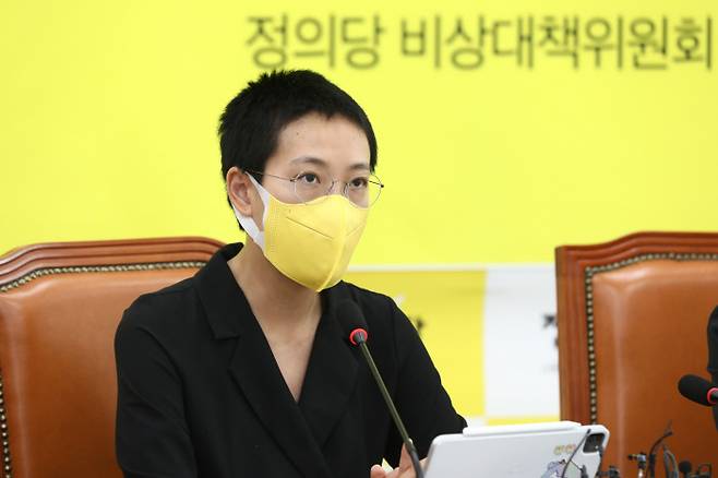 장혜영 정의당 의원이 22일 국회에서 열린 의원총회에서 발언하고 있다. 국회사진기자단