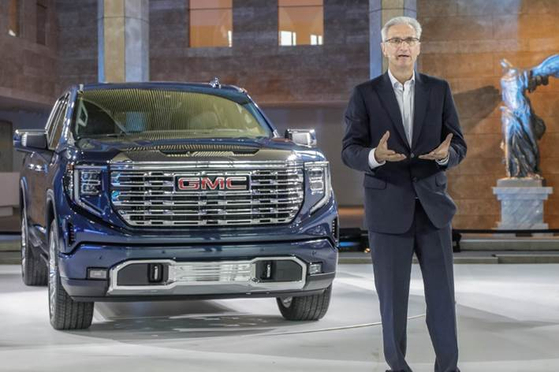 GM Korea President and CEO Roberto Rempel introduces the Sierra Denali pick-up truck during an event held at Paradise City Hotel in Incheon on Wednesday. [GM KOREA]