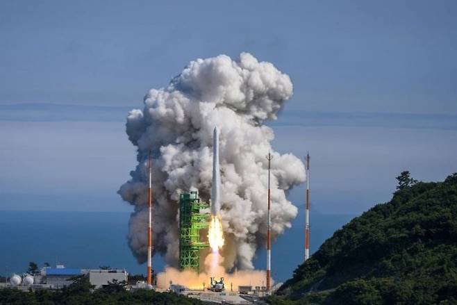 순수 국내기술로 제작된 한국형 최초 우주발사체 '누리호'(KSLV-Ⅱ)'가 지난 21일 오후 4시 전남 고흥군 나로우주센터에서 발사됐다./사진=뉴시스