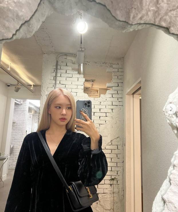 블랙핑크 로제가 시크한 외모를 뽐냈다. /사진=로제 인스타그램