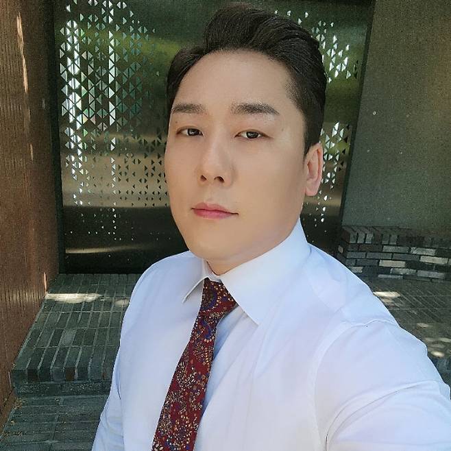 그맨 최성민이  tvN 예능 '코미디빅리그'(코빅)에서 누적 우수 상금으로만 총 8억원 이상을 벌었다고 밝혔다. /사진=최성민 인스타그램