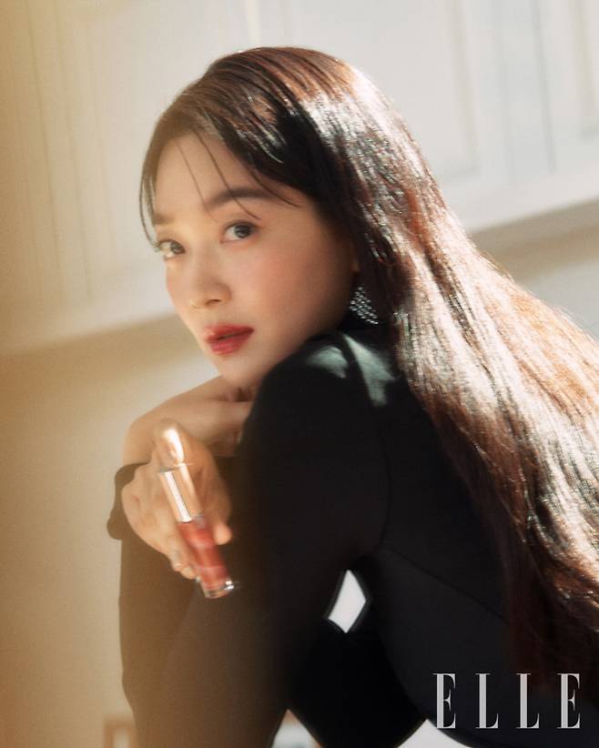 배우 신민아의 화보. 엘르 제공