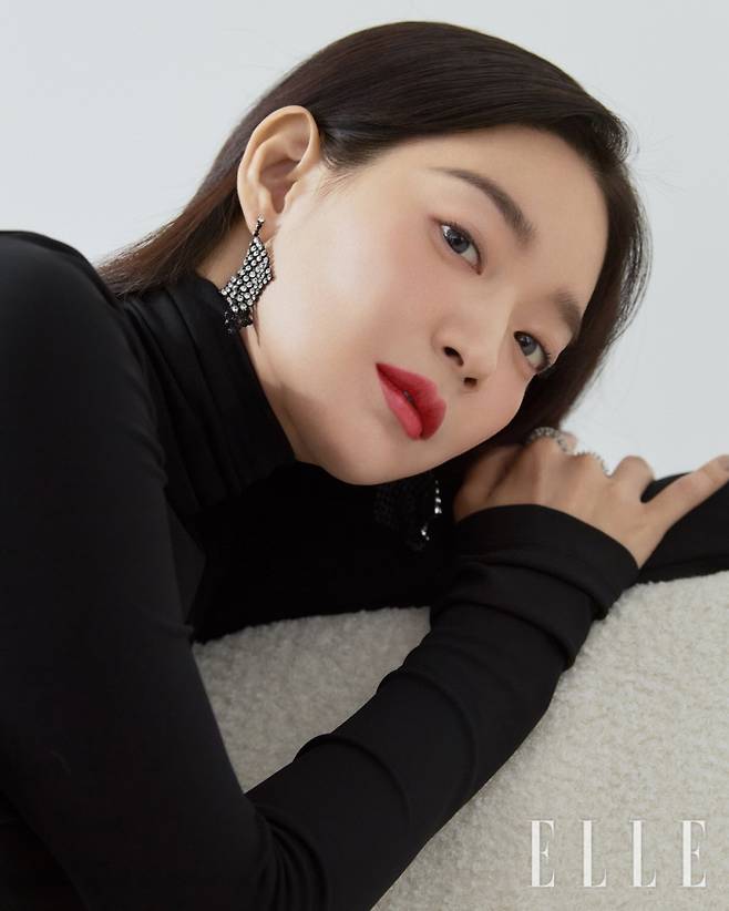 배우 신민아 화보. 엘르 제공