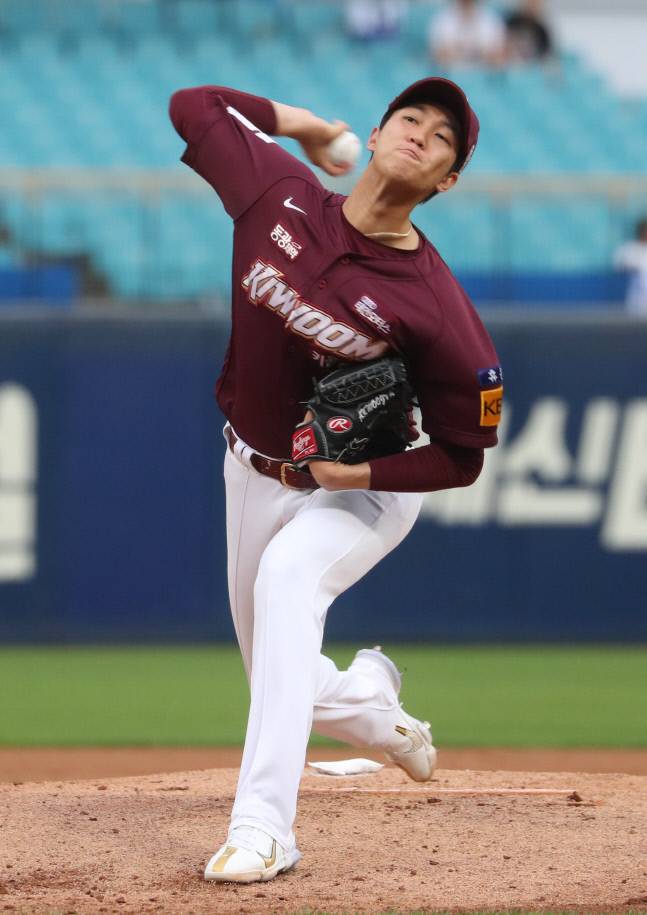 키움 안우진이 23일 대구삼성라이온즈파크에서 열린 2022 KBO리그 삼성전에 선발 등판해 역투하고 있다. 사진 | 대구=연합뉴스