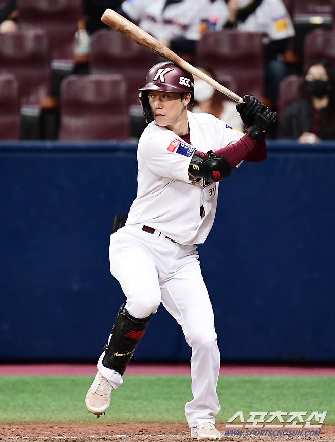 13일 서울 고척스카이돔에서 KBO리그 키움과 NC의 경기가 열렸다. 타격하고 있는 이병규. 고척=송정헌 기자songs@sportschosun.com/2022.04.13/