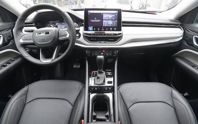 지프 콤팩트 SUV 뉴 컴패스 실내. 김민수 기자