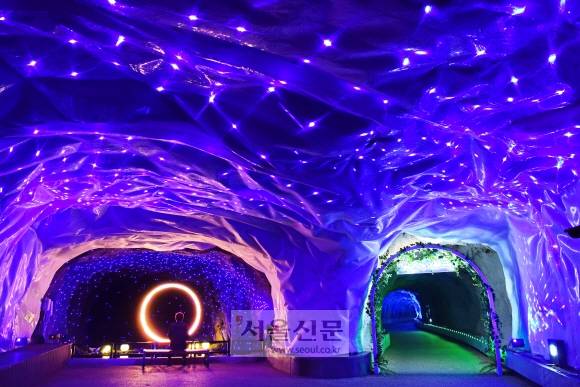 태백 옛 한보탄광 부지에 조성된 통리 탄탄파크의 터널형 전시장.