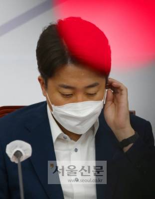 국민의힘 이준석 대표가 23일 오전 서울 여의도 국회에서 열린 최고위원회의에 참석해 있다. 2022. 6. 23 김명국 기자