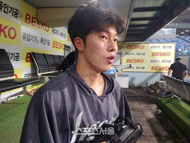 키움 이병규가 23일 삼성전 승리 후 인터뷰에 나섰다. 이날 자신의 1군 데뷔 첫 안타를 신고했다. 3타점 3루타였다. 대구 | 김동영기자 raining99@sportsseoul.com