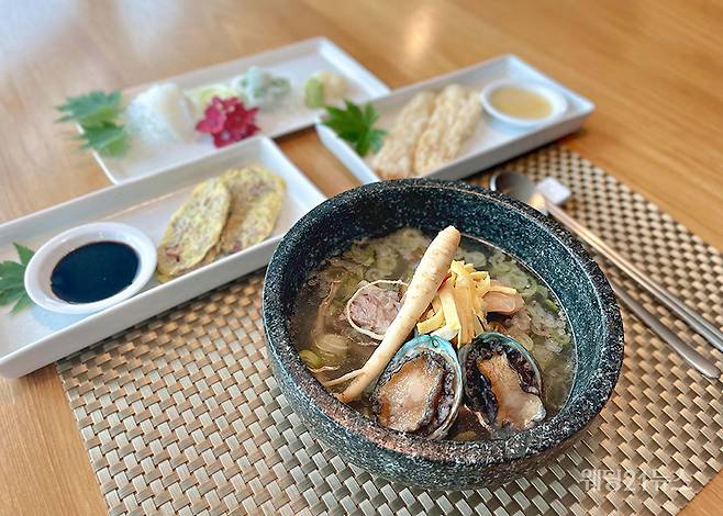 The We, 송이 전복 갈비탕 정식