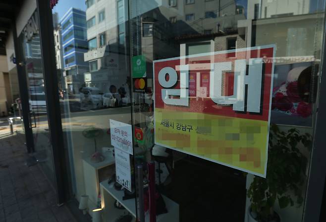 2019년 3월 24일 서울 압구정 로데오 거리의 상가 공실. /조선일보DB