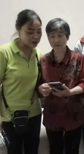 24년 만에 극적으로 상봉한 엄마(오른쪽)와 딸 /사진=웨이보