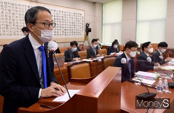 박주민 의원이 지난 23일 오후 MBC라디오 '표창원의 뉴스 하이킥'에 출연해 한동훈 법무부 장관이 차기주자 후보군으로 꼽히는 상황에 대해 개인의 능력 때문이 아니라 '윤석열 정부에서의 막강한 영향력 덕분'이라 평가했다. 사진은 박 의원이 지난 4월 국회에서 열린 제395회 국회(임시회) 1차 법제사법위원회 전체회의에서 법안심사 보고를 하고 있는 모습. /사진=임한별 기자