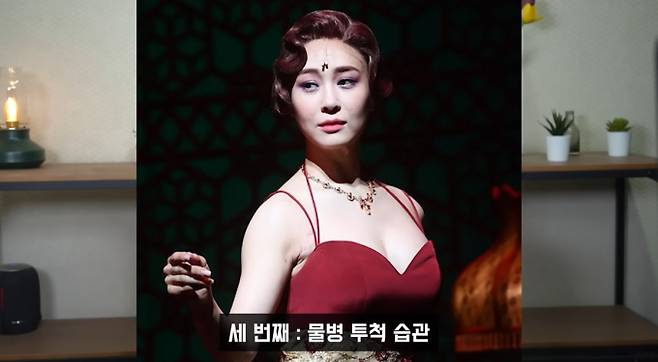 뮤지컬 스태프들이 옥주현 갑질을 폭로했다는 주장이 나왔다. 지난 23일 유튜브 채널 '연예 뒤통령 이진호'는 옥주현이 오직 자신의 목 관리를 위해 온갖 민폐를 끼치고 있다는 폭로가 나왔다고 주장했다. /사진=이진호 유튜브 캡처