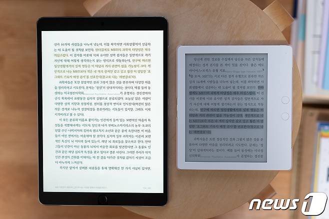 아이패드 프로 10.5인치 모델과 리디페이퍼4 비교 2022.6.25/뉴스1 © News1 이기범 기자