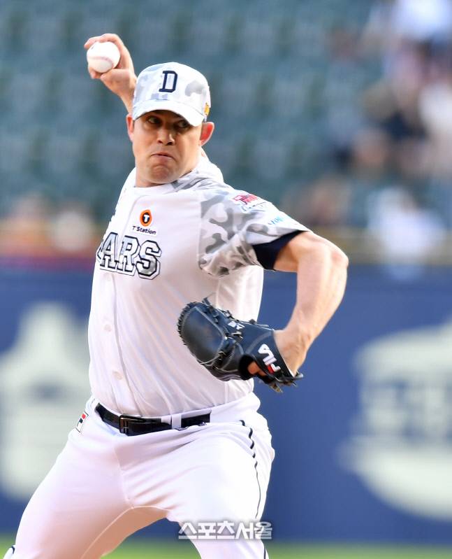 두산 외국인투수 스탁이 24일 잠실구장에서 열린 2022프로야구 두산베어스와 KIA타이거즈의 경기에서 선발역투하고 있다. 잠실 | 강영조기자kanjo@sportsseoul.com