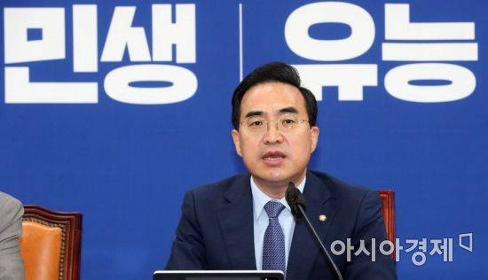 박홍근 더불어민주당 원내대표가 21일 국회에서 열린 원내대책회의에 참석, 모두발언을 하고 있다./윤동주 기자 doso7@