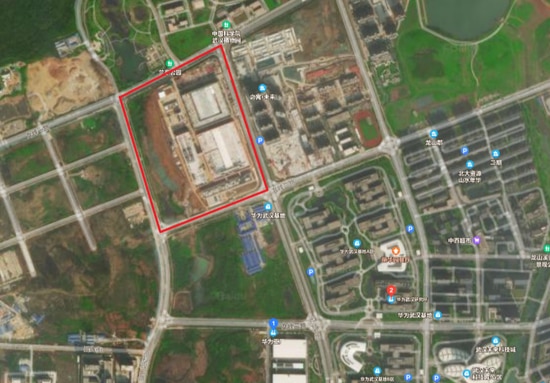 화웨이가 우한시에서 짓고 있는 첫 반도체 제조 공장(팹)의 모습. 화웨이는 2019년 문서에서 이곳에 자회사인 하이실리콘의 팹을 짓는다고 밝혔다./구글 지도 캡처