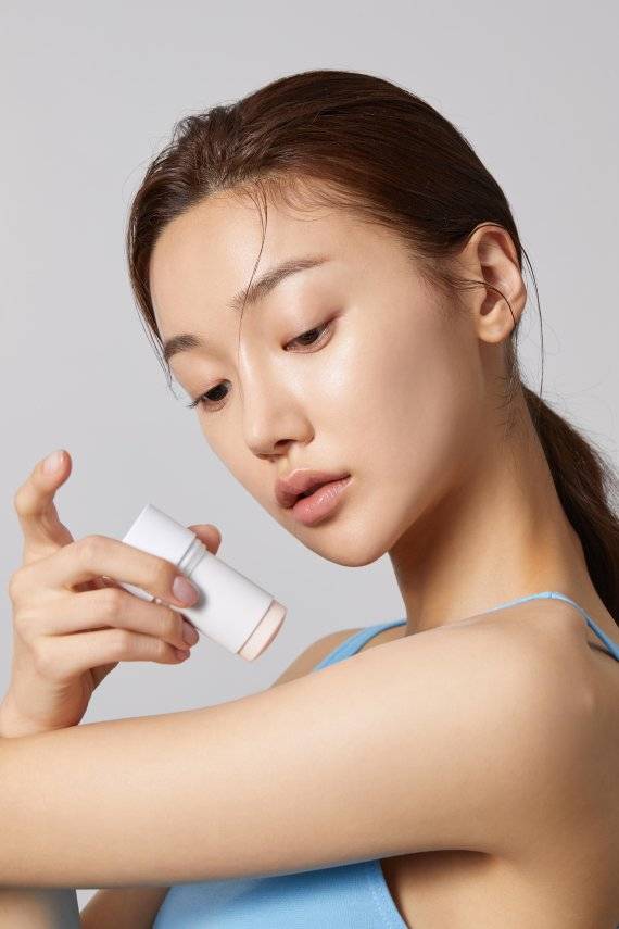 메디큐브 '레드 모이스처 쿨링 선스틱'