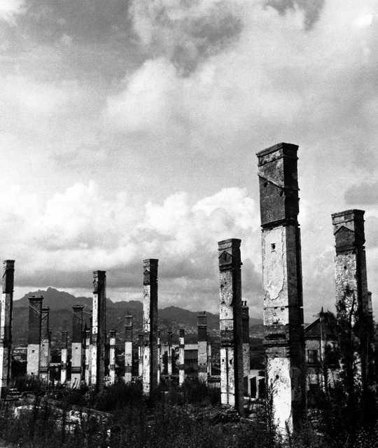 1951년 8월 20일 포격과 폭격에 파괴된 서울 외곽 건물들. 한국일보 자료사진