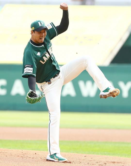 시즌 5번째 무실점으로 8승째를 올린 김광현[SSG 랜더스 제공]