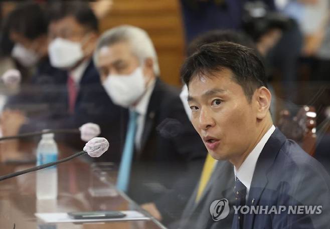 이복현 금융감독원장이 20일 오전 중구 은행회관에서 열린 은행장들과의 간담회에서 모두발언을 하고 있다. [사진 = 연합뉴스]