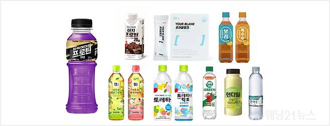 이미지 설명: (좌측부터 시계방향) 코카-콜라사 '파워에이드 프로틴', 파스퇴르 이지프로틴 저당초코, 어블랭크, 코카-콜라사 태양의 원차 주전자차 2종, 오리온 닥터유 면역수, 풀무원 핸디밀 그린샐러드 식이섬유플랜, 광동제약 온더그린, 코카-콜라사 토레타! THE 락토, 코카-콜라사 토레타!, SPC삼립 티트라 RTD 2종 (사진 제공=각 사)