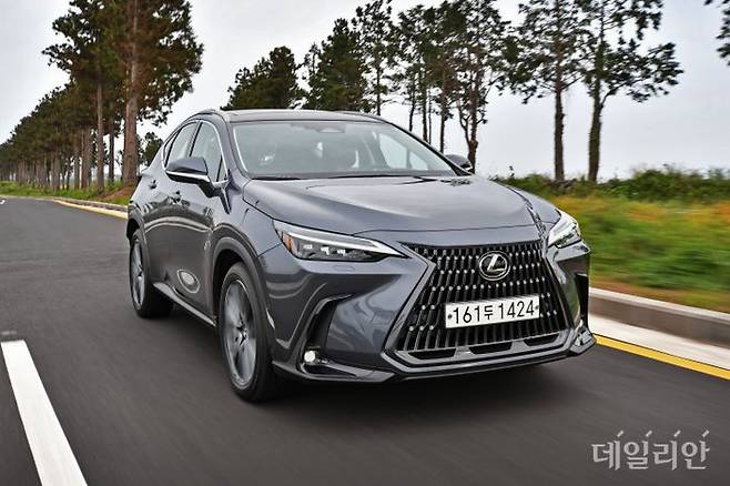 뉴 제너레이션 NX 350h의 주행 모습 ⓒ렉서스 코리아