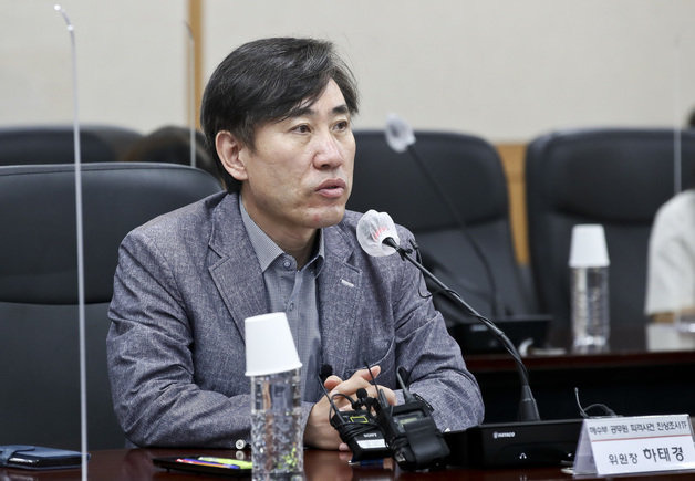 하태경 국민의힘 해양수산부 공무원 피격사건 진상조사 TF 위원장이 22일 인천 연수구 해양경찰청을 찾아 정봉훈 해양경찰청장에게 질의하고 있다. 2022.6.22/뉴스1 © News1