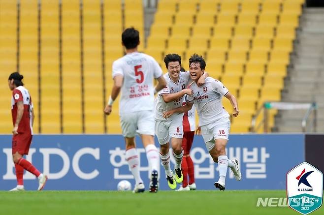 [서울=뉴시스]부천 안재준 K리그 데뷔골. (사진=프로축구연맹 제공)