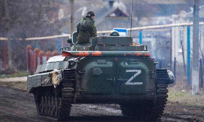 우크라이나를 침공한 러시아 군 장비에 ‘Z’ 표식이 보인다. 타스연합뉴스