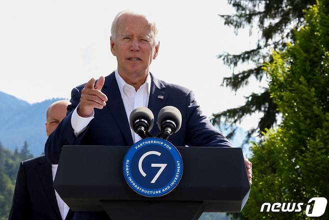 조 바이든 미국 대통령이 26일(현지시간) 독일 바이에른 알프스 엘마우성에서 열린 G7 정상회의 첫 실무회의를 마친 뒤 기자회견을 하고 있다. © AFP=뉴스1 © News1 우동명 기자
