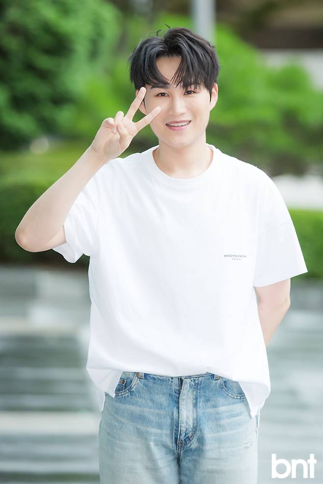 김희재 '첫 정규앨범 '희재' 나왔어요'