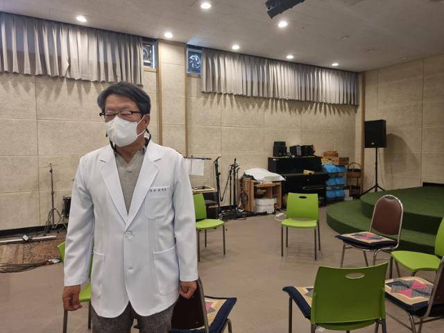 조성남 원장이 연극 형식의 그룹 테라피 등을 실시하는 공간을 보여주고 있다. 공주=최나실 기자