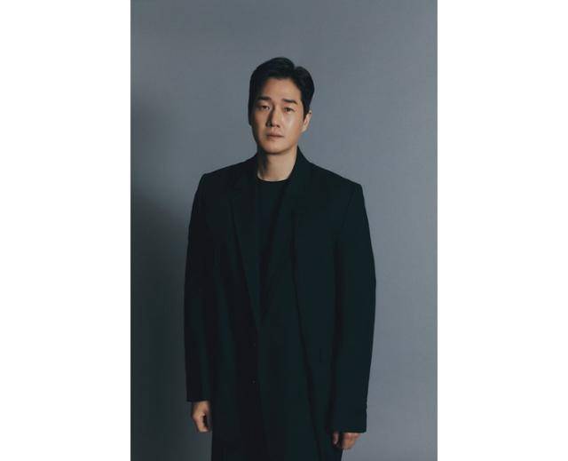 유지태가 넷플릭스 오리지널 '종이의 집: 공동경제구역' 관련 화상 인터뷰를 진행하며 작품에 대한 이야기를 나눴다. 넷플릭스 제공