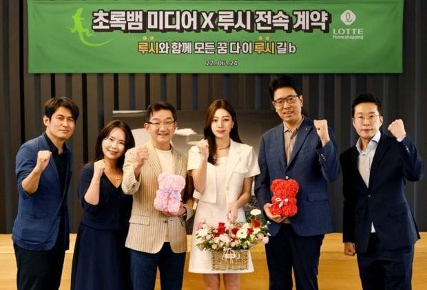 롯데홈쇼핑, 가상인간 '루시' 초록뱀미디어와 아티스트 전속 계약. 롯데홈쇼핑 제공