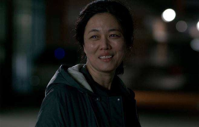 영화 <경아의 딸>에서 경아 역을 맡은 배우 김정영. ㈜인디스토리 제공