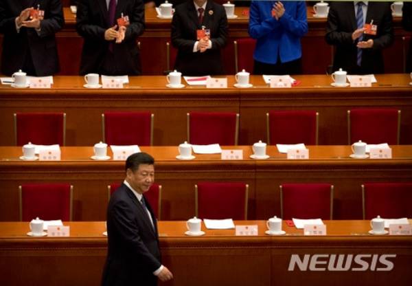 시진핑 중국 국가주석이 공산당 회의에 입장하고 있다. /ⓒ AP=뉴시스