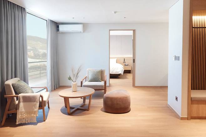스카이 스위트 거실 (사진=휘닉스 호텔앤드리조트 제공) *재판매 및 DB 금지