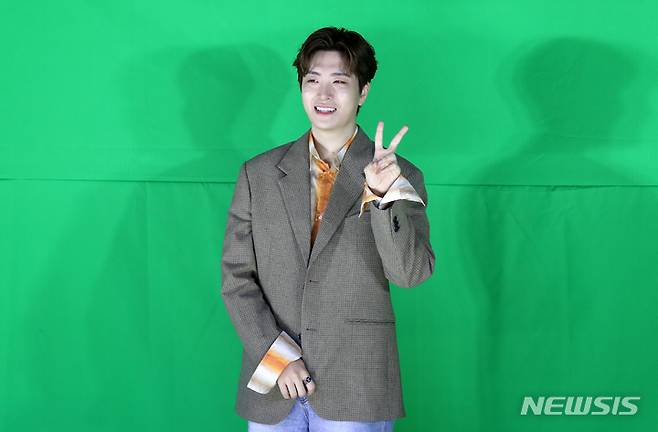 [서울=뉴시스] 박진희 기자 = 갓세븐(GOT7) 영재가 23일 서울 강남구 보코호텔에서 새 미니앨범 'GOT7' 발매 기념 기자간담회를 하고 있다. 2022.05.23. pak7130@newsis.com