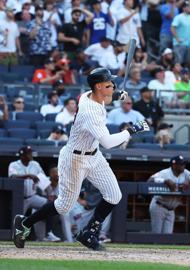 애런 저지가 끝내기 홈런을 직감하고 있다. 게티이미지 제공