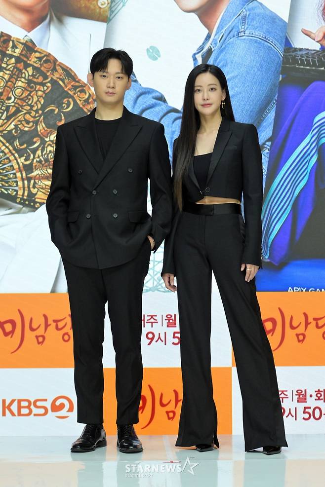권수현-오연서 '블랙 커플'[★포토]
