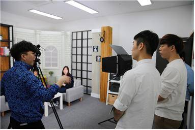 1인 크리에이터 창작 활동 모습 [부산정보산업진흥원 제공]