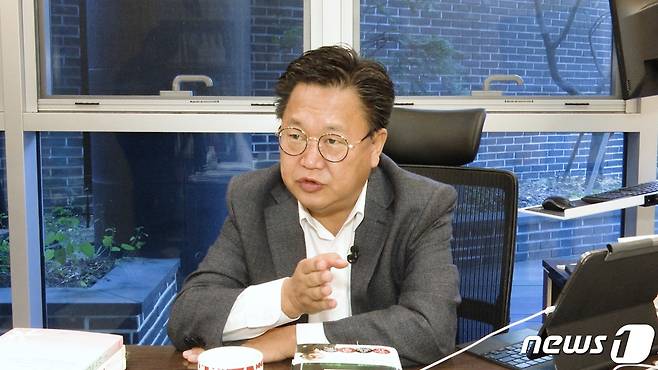 존리 메리츠자산운용주식회사 대표가 뉴스1가 인터뷰 하고 있다. © News1 이승아 기자