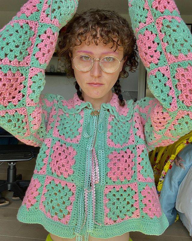 엘라 엠호프 (@ellaemhoff)