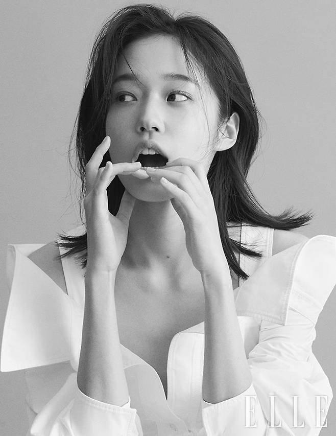 윈피스는 Alexander McQueen.