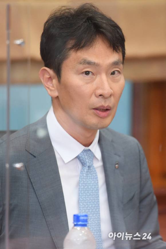 이복현 금융감독원장이 28일 오후 서울 여의도 한국금융투자협회에서 열린 '금융투자권역 CEO 간담회'에서 모두발언을 하고 있다. [사진=정소희 기자]
